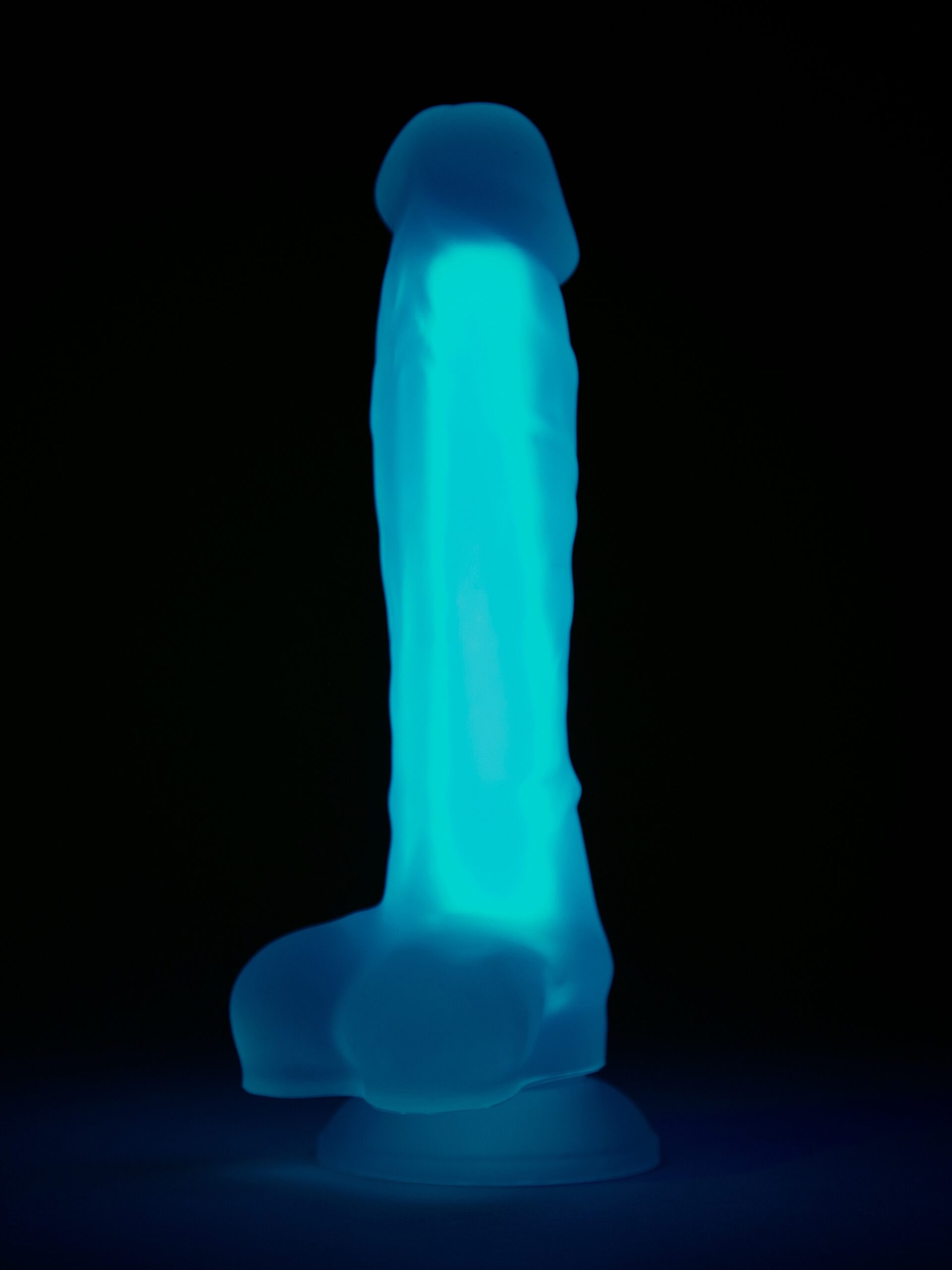 Lovehoney Glow-in-the-Dark Dildo 7.5 Inch - Image 2