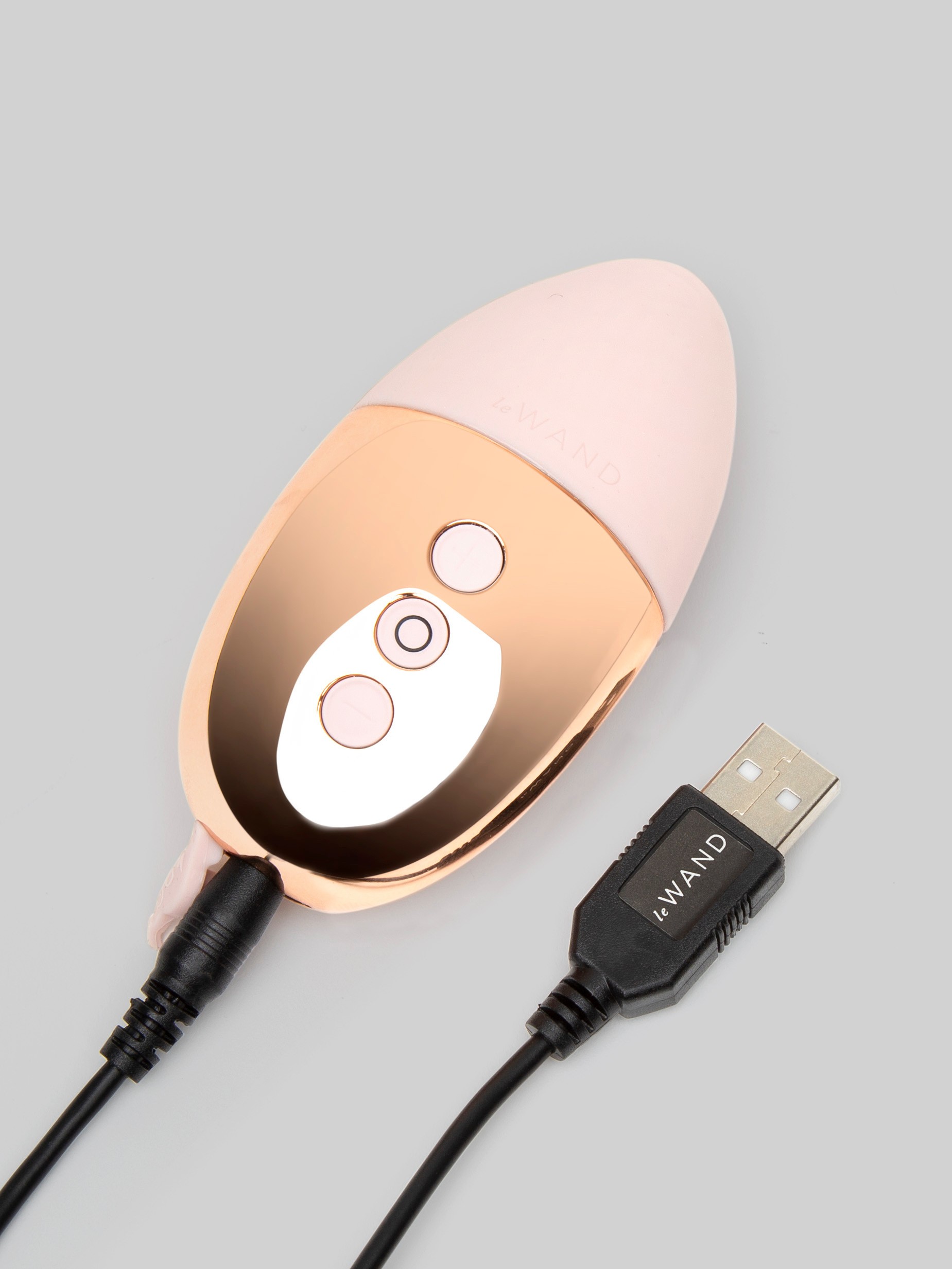 Le Wand Point Rechargeable Luxury Silicone Clitoral Vibrator - Image 4