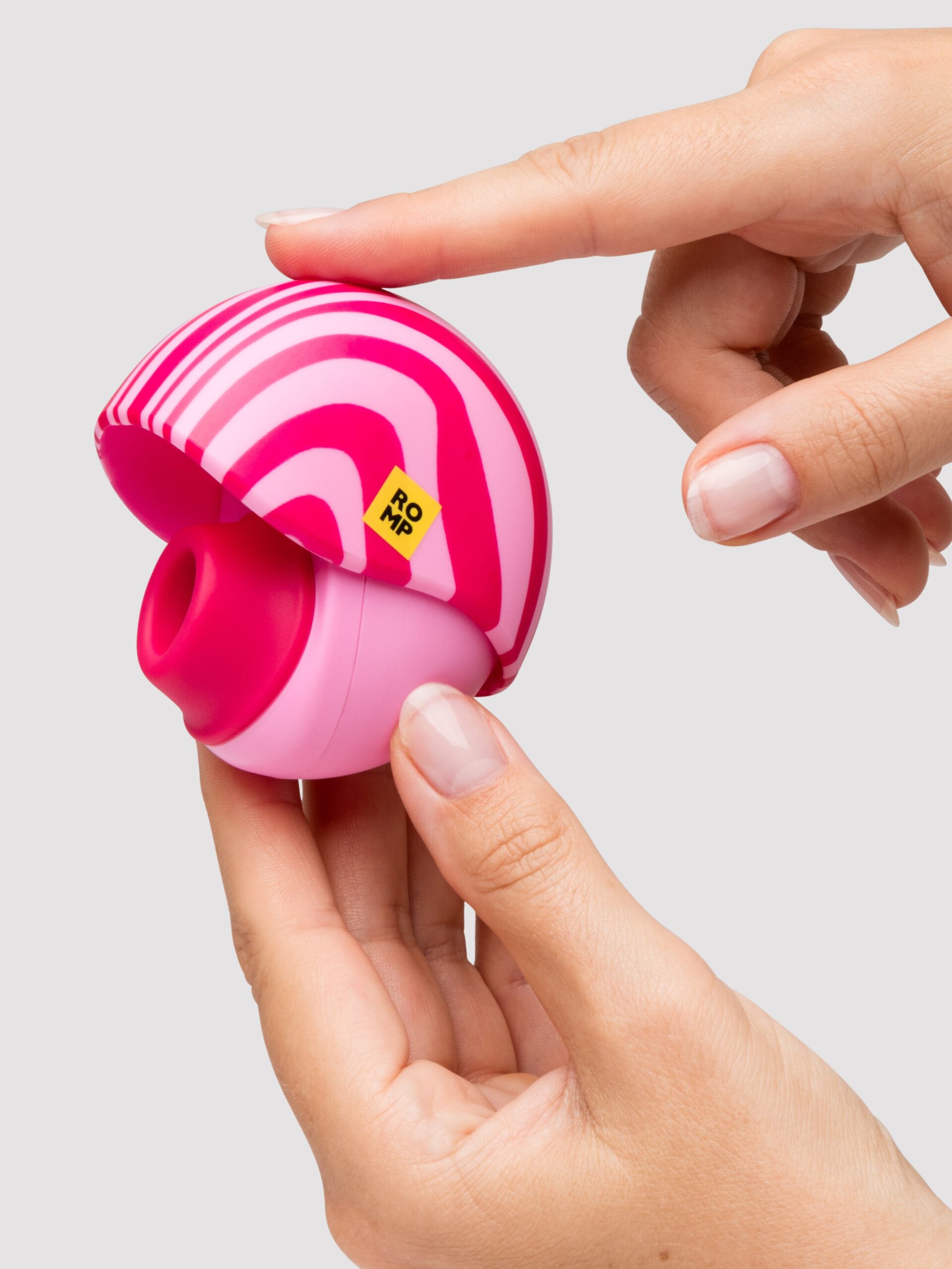 ROMP Spin Travel Rechargeable Clitoral Stimulator - Image 3
